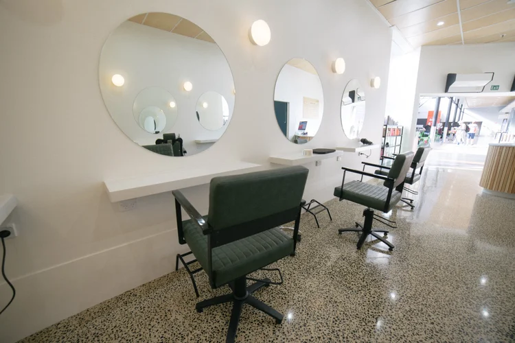 Salon atmosphere